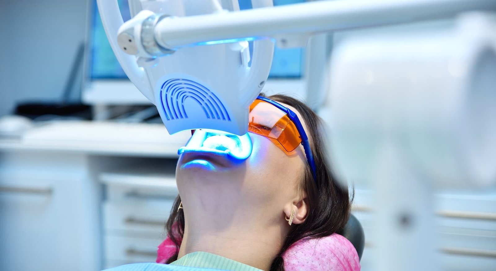 clareamento_dental_com_laser_que_e_uma_tecnologia_avancada